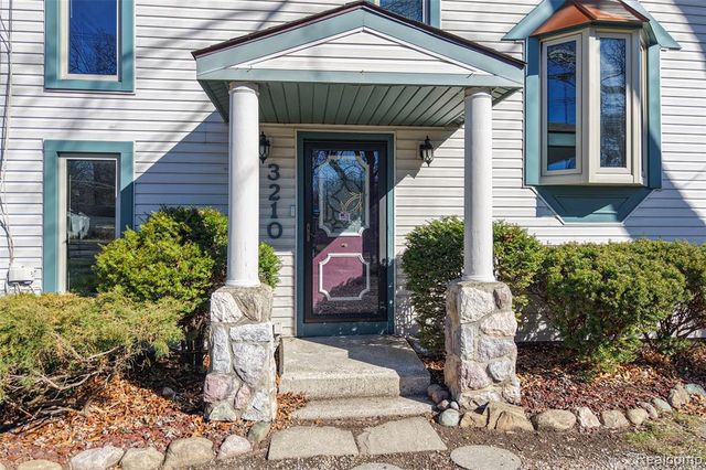 3210 Sell Street, Commerce Twp, MI 48390