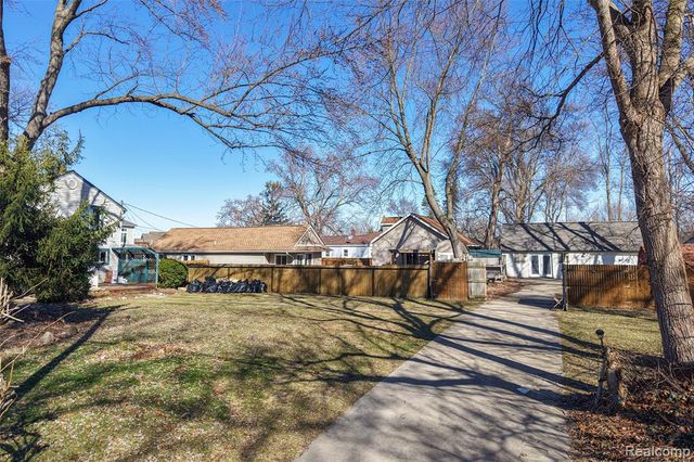 3210 Sell Street, Commerce Twp, MI 48390