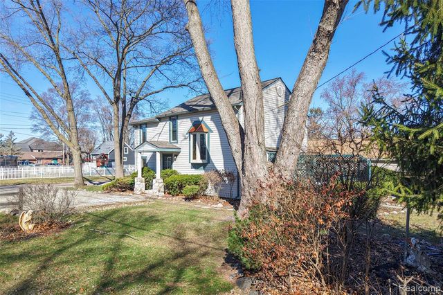 3210 Sell Street, Commerce Twp, MI 48390