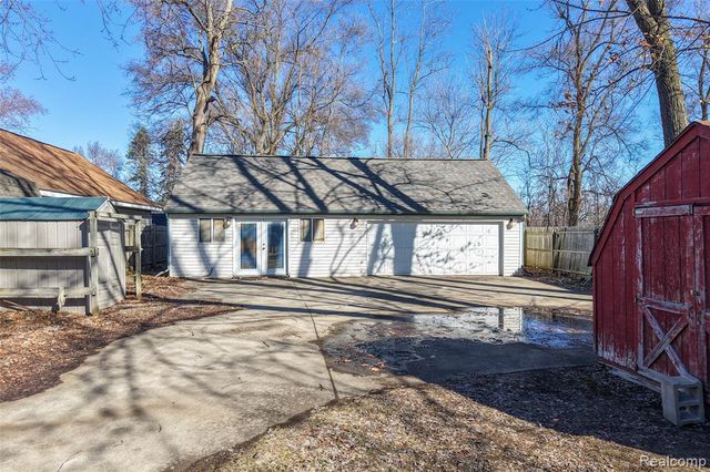 3210 Sell Street, Commerce Twp, MI 48390