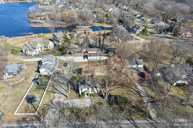 3210 Sell Street, Commerce Twp, MI 48390