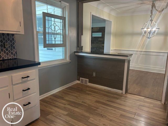 463 Bournemouth Circle, Grosse Pointe Farms, MI 48236