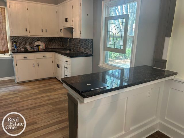463 Bournemouth Circle, Grosse Pointe Farms, MI 48236