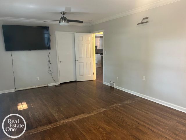 463 Bournemouth Circle, Grosse Pointe Farms, MI 48236