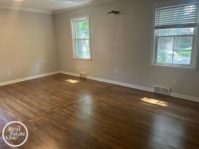 463 Bournemouth Circle, Grosse Pointe Farms, MI 48236