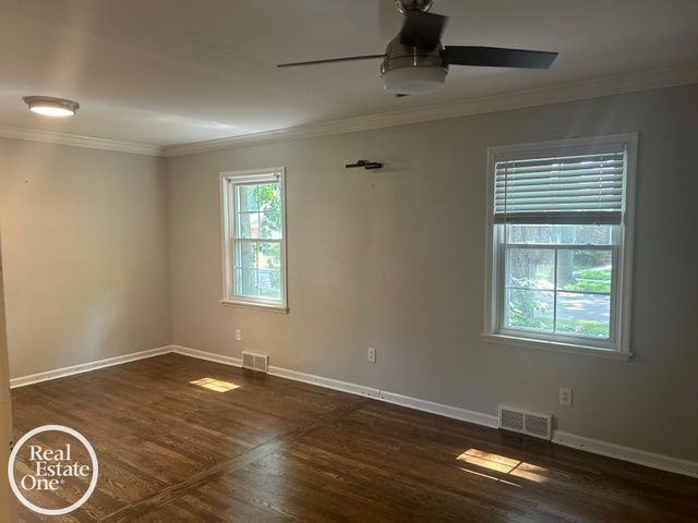 463 Bournemouth Circle, Grosse Pointe Farms, MI 48236