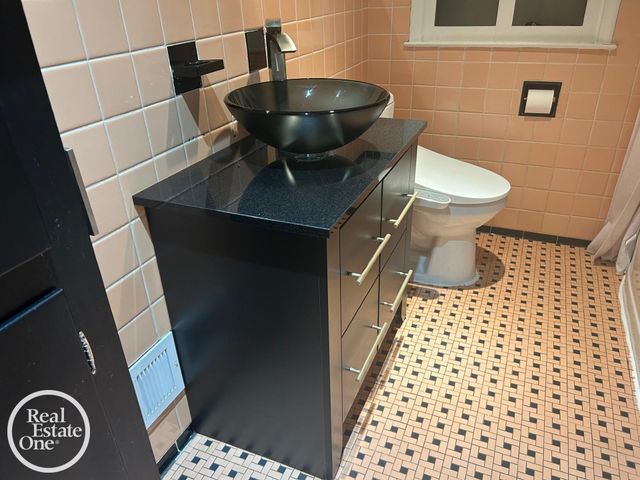 463 Bournemouth Circle, Grosse Pointe Farms, MI 48236