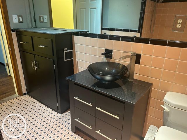 463 Bournemouth Circle, Grosse Pointe Farms, MI 48236