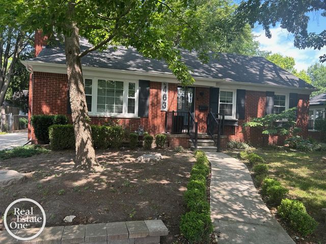 463 Bournemouth Circle, Grosse Pointe Farms, MI 48236