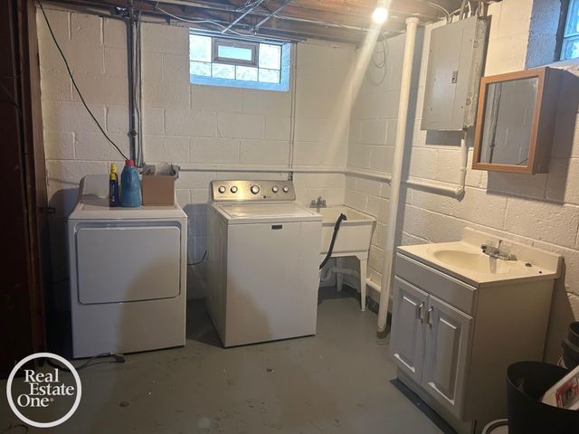 463 Bournemouth Circle, Grosse Pointe Farms, MI 48236