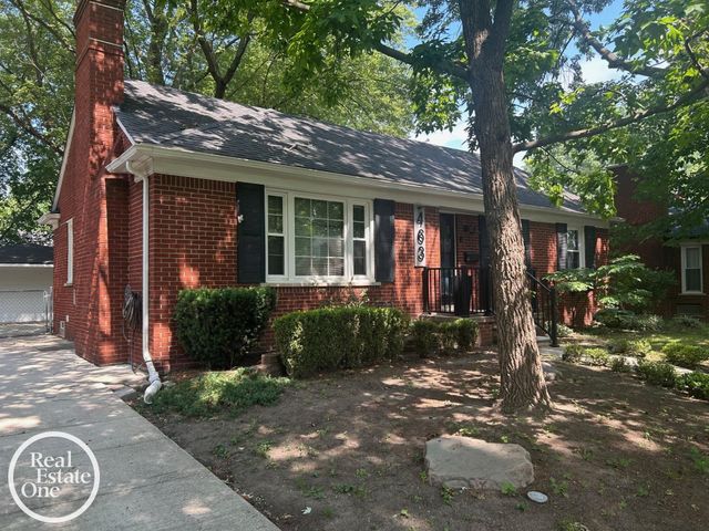 463 Bournemouth Circle, Grosse Pointe Farms, MI 48236