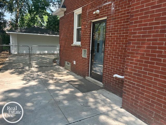 463 Bournemouth Circle, Grosse Pointe Farms, MI 48236