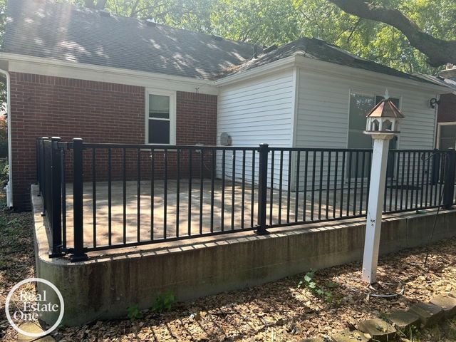 463 Bournemouth Circle, Grosse Pointe Farms, MI 48236