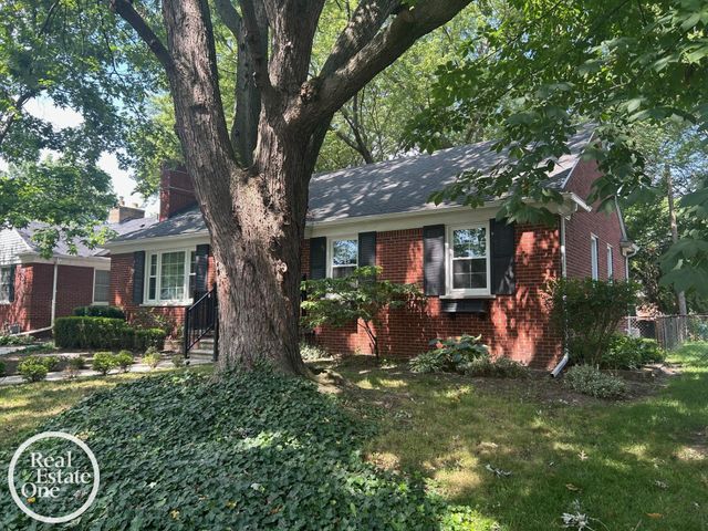 463 Bournemouth Circle, Grosse Pointe Farms, MI 48236
