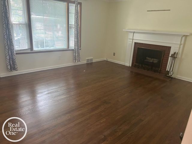 463 Bournemouth Circle, Grosse Pointe Farms, MI 48236