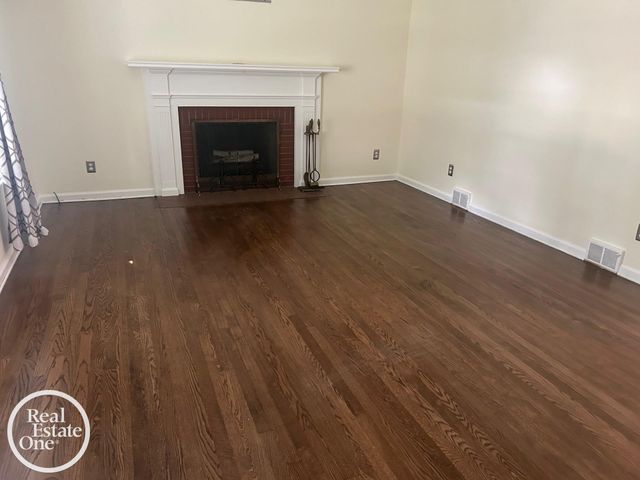 463 Bournemouth Circle, Grosse Pointe Farms, MI 48236