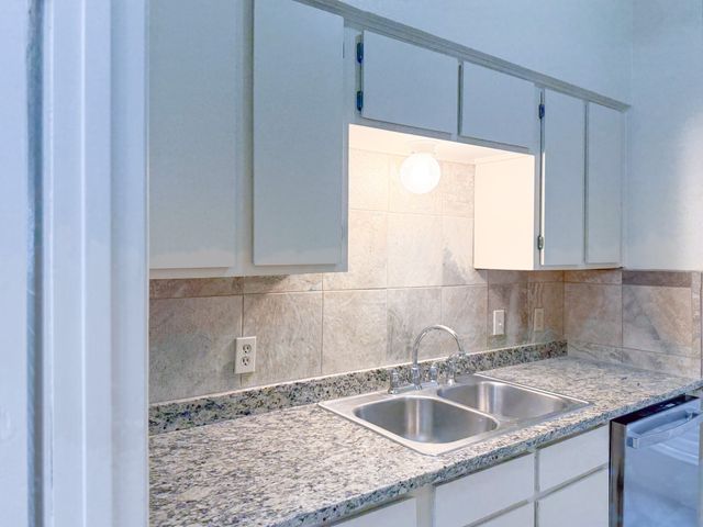 10440 High Hollows Drive 146, Dallas, TX 75230