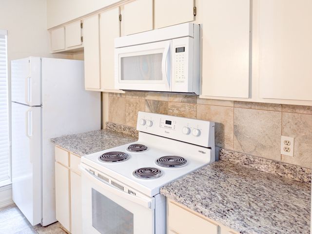 10440 High Hollows Drive 146, Dallas, TX 75230