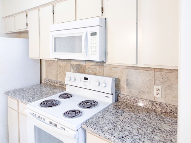 10440 High Hollows Drive 146, Dallas, TX 75230