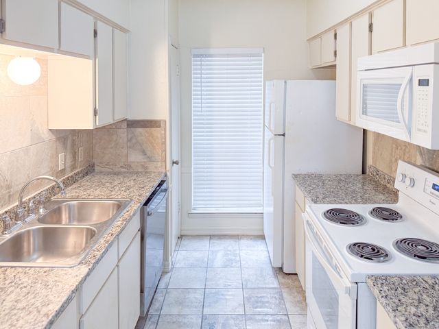 10440 High Hollows Drive 146, Dallas, TX 75230