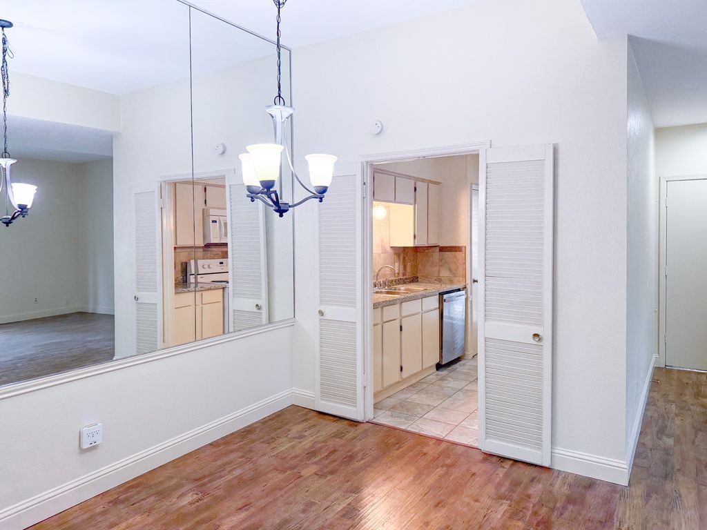 10440 High Hollows Drive 146, Dallas, TX 75230