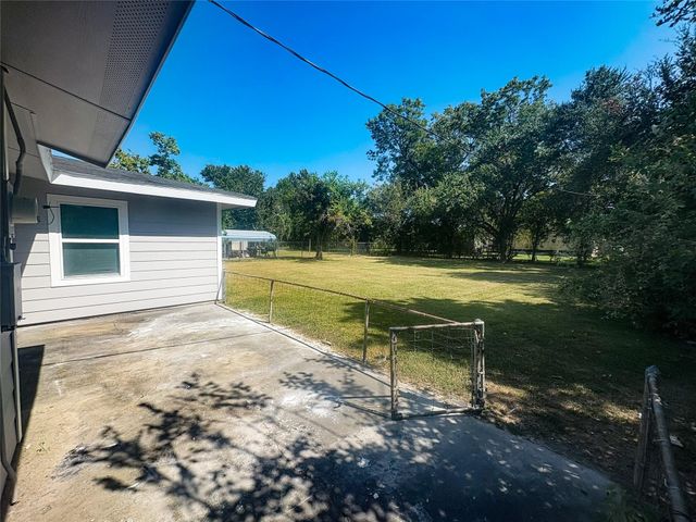 225 Sarlee Drive, La Marque, TX 77568