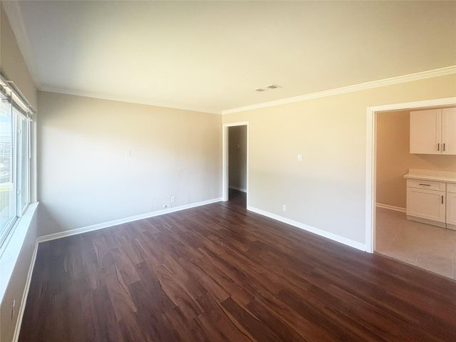225 Sarlee Drive, La Marque, TX 77568