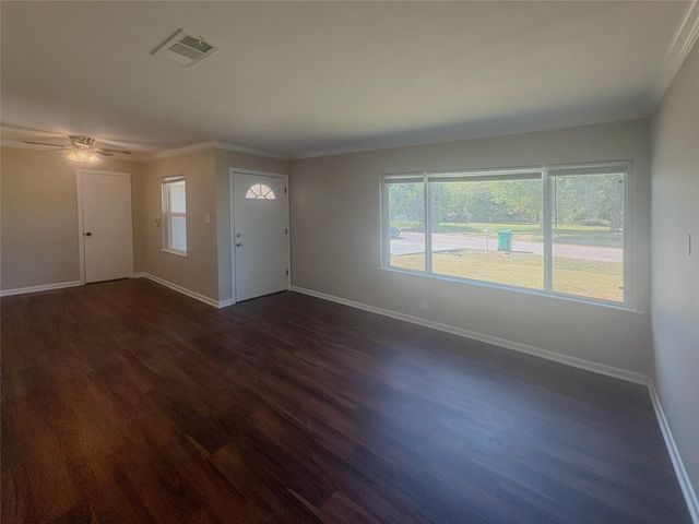 225 Sarlee Drive, La Marque, TX 77568