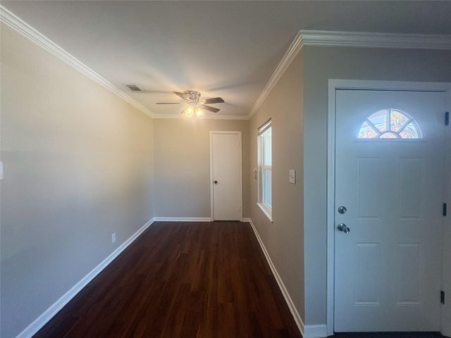 225 Sarlee Drive, La Marque, TX 77568