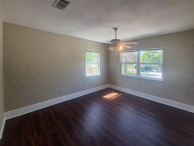 225 Sarlee Drive, La Marque, TX 77568