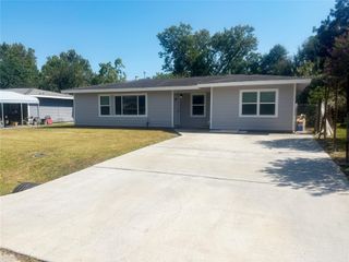 225 Sarlee Drive, La Marque, TX 77568
