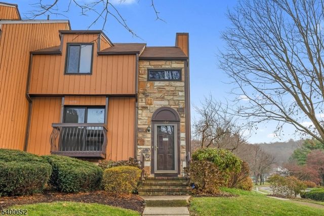 107 Wimbledon Sq, Washington Twp., NJ 07853