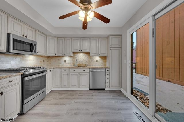 107 Wimbledon Sq, Washington Twp., NJ 07853