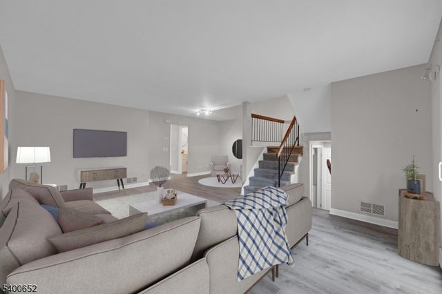 107 Wimbledon Sq, Washington Twp., NJ 07853