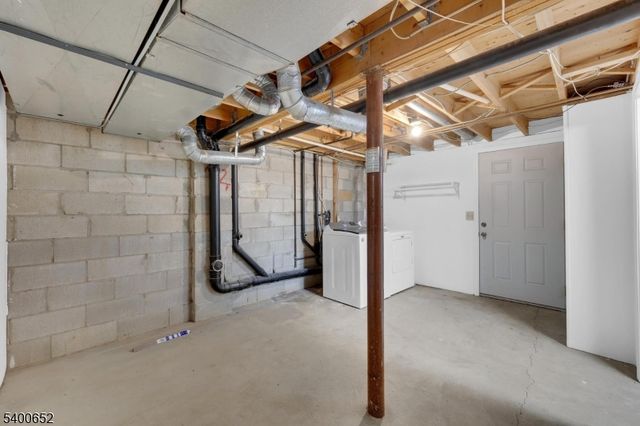 107 Wimbledon Sq, Washington Twp., NJ 07853