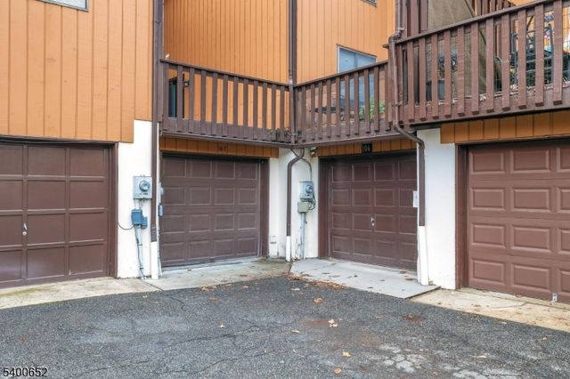 107 Wimbledon Sq, Washington Twp., NJ 07853