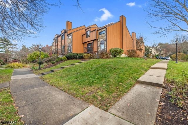 107 Wimbledon Sq, Washington Twp., NJ 07853