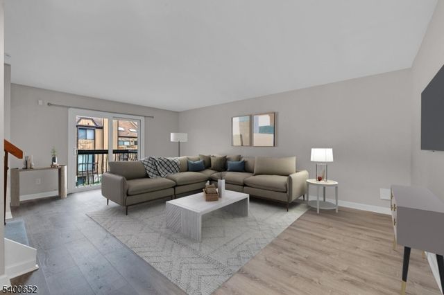 107 Wimbledon Sq, Washington Twp., NJ 07853