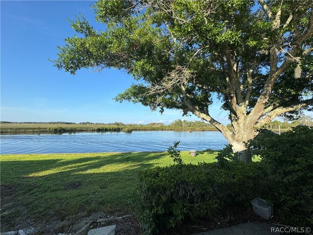 11568 W Bayshore Drive 17, Crystal River, FL 34429