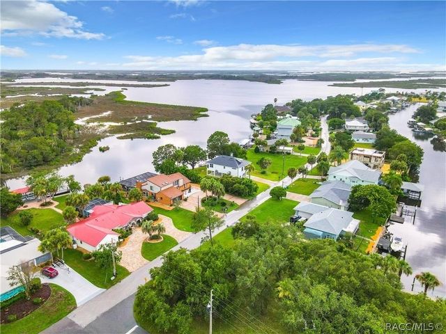11568 W Bayshore Drive 17, Crystal River, FL 34429
