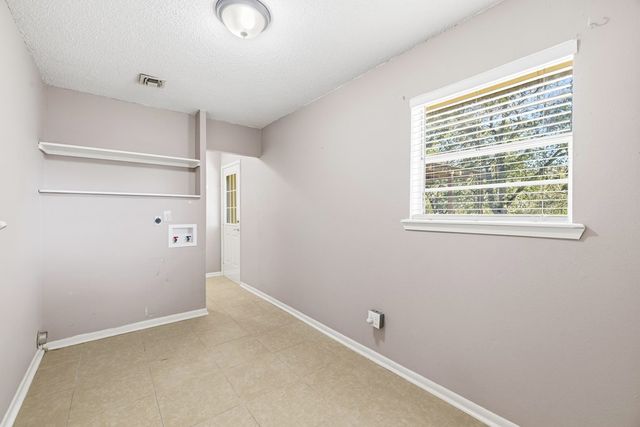 123 Lonesome Dove Lane, Kerrville, TX 78028