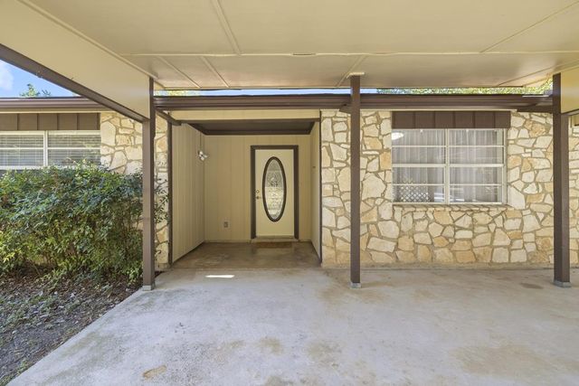 123 Lonesome Dove Lane, Kerrville, TX 78028