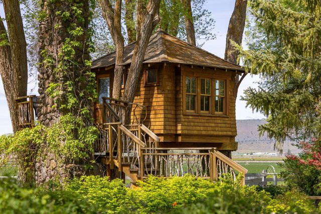 17356 Hill Road, Klamath Falls, OR 97603