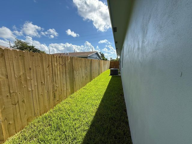 7723 S HAVERHILL ROAD Road, Greenacres, FL 33463