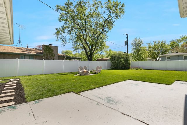 1910 Richard Street, Aurora, IL 60506