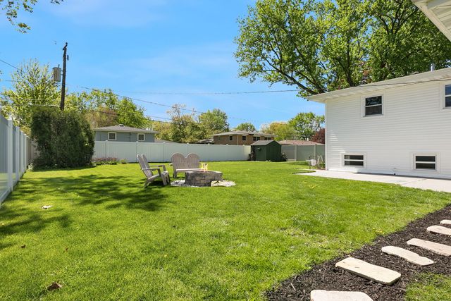 1910 Richard Street, Aurora, IL 60506
