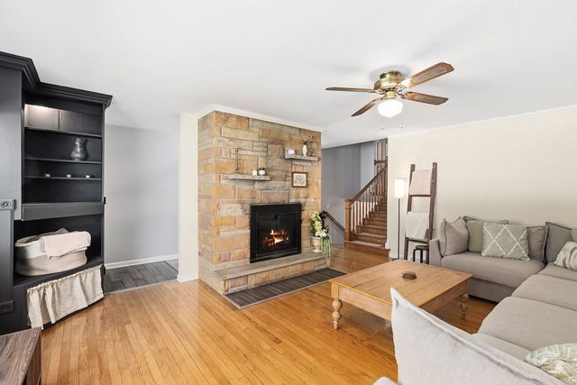 1910 Richard Street, Aurora, IL 60506