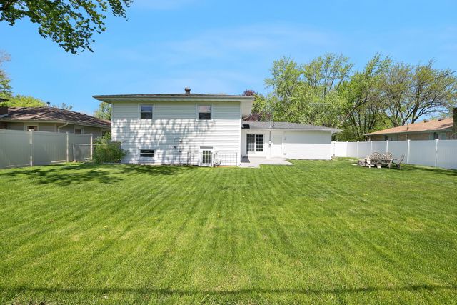 1910 Richard Street, Aurora, IL 60506