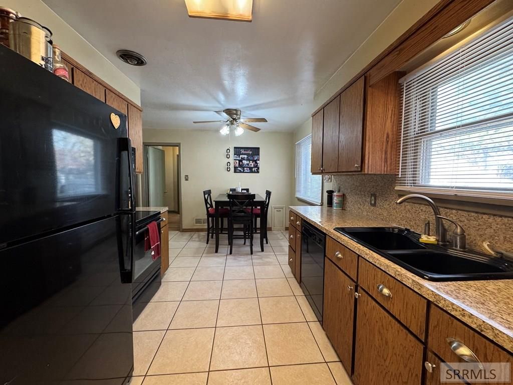 Image 6 of property listing at 873 E 10th Street, Idaho Falls, ID 83404