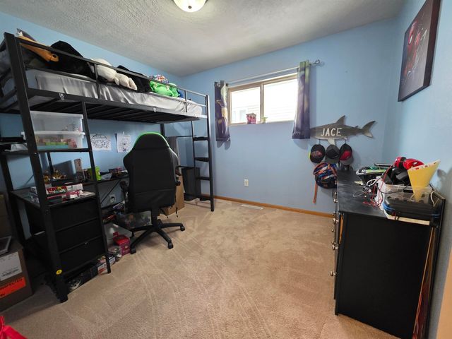 418 19th St NW, Minot, ND 58703